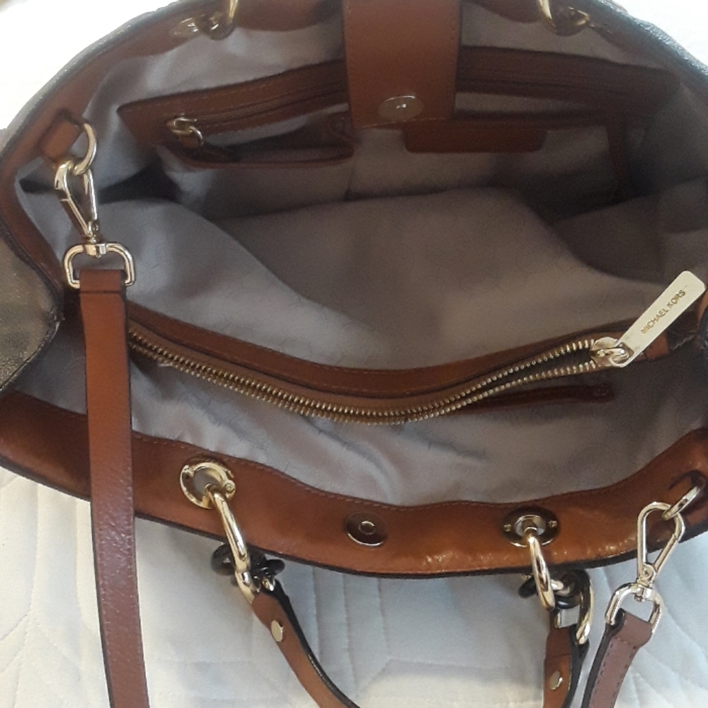 Purse - Picture 2 of 2